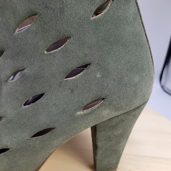 Surface to Air Perforated High Back Suede Platform Booties Womens Size EU 41 - Picture 14 of 15